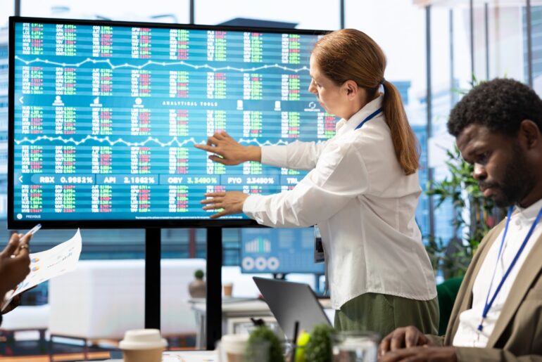 Economic calendar impact on forex and commodities shown through live market data analysis